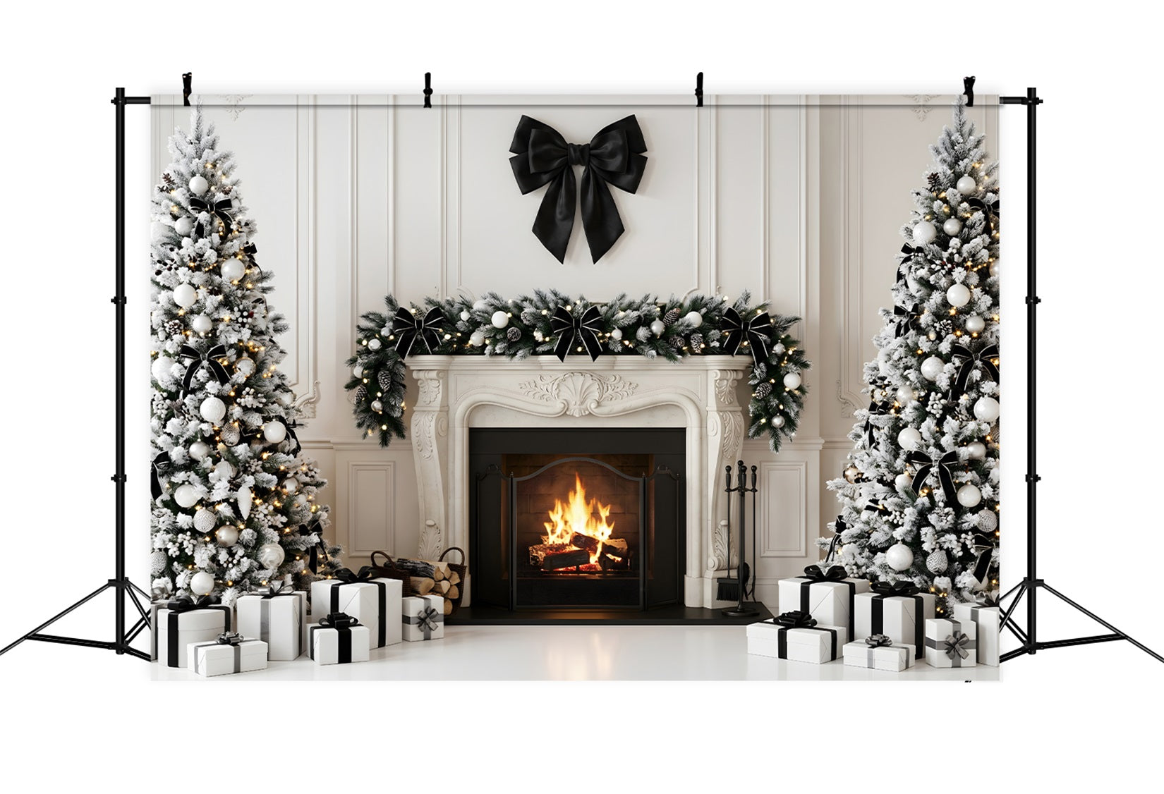 Toile de fond de fête de Noël avec nœud noir cheminée et sapins CEM65-127
