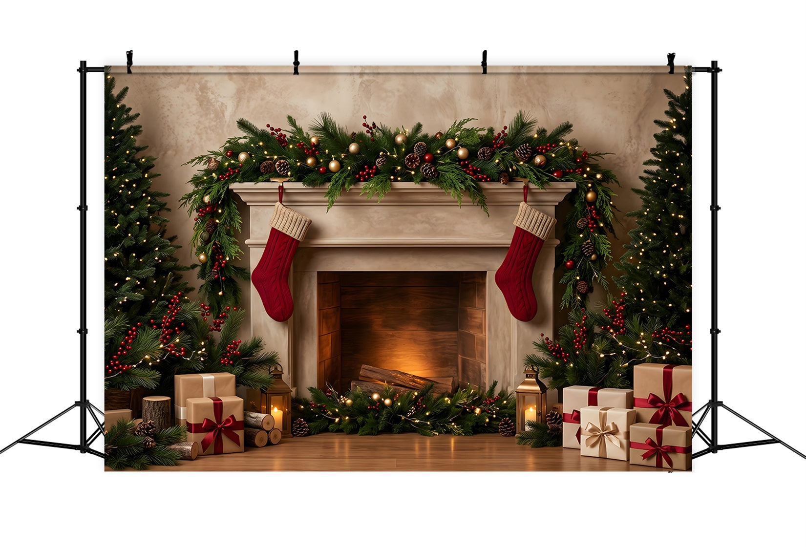 Toile de fond de Noël avec cheminée chaleureuse bas suspendus guirlande et cadeaux CEM65-141
