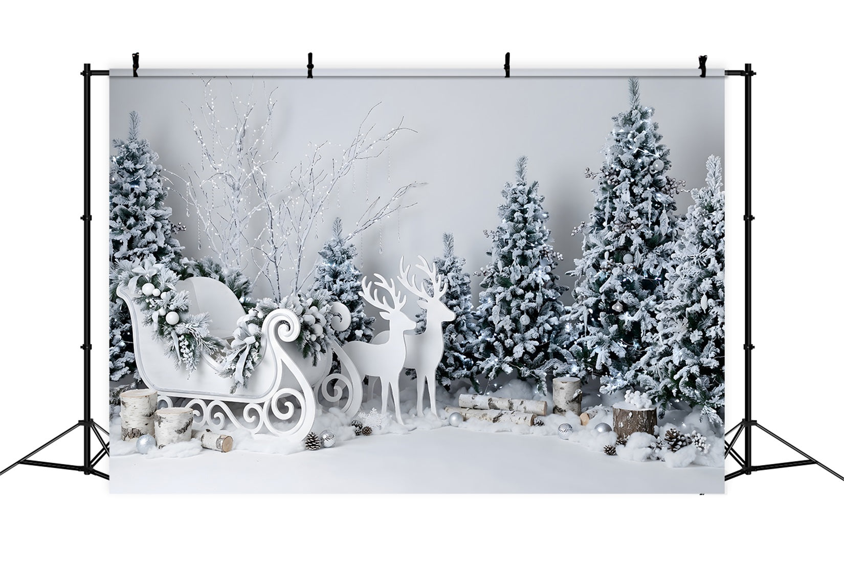 Toile de fond hivernale de Noël avec traîneau blanc en cristal rennes et forêt CEM65-189