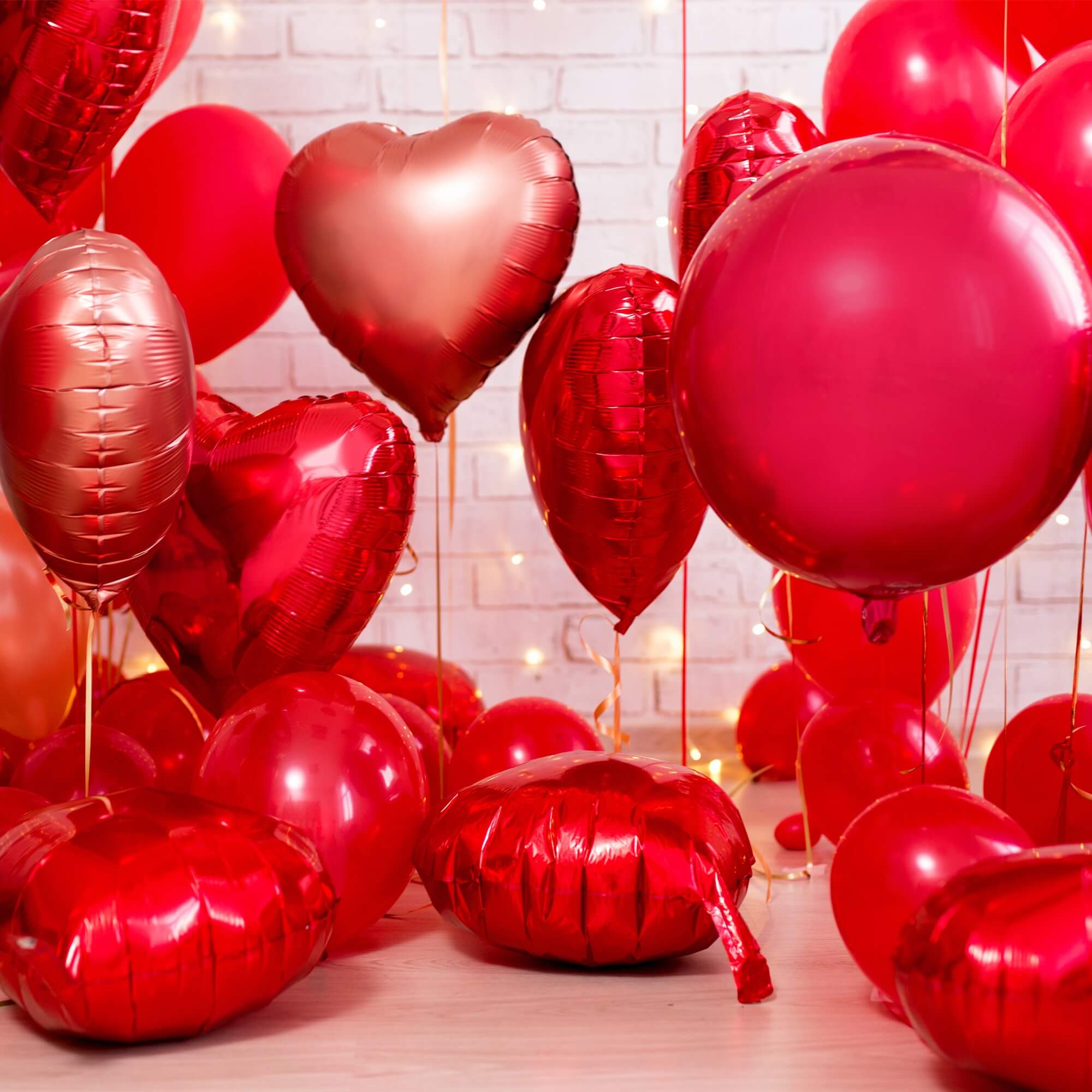 Saint Valentin Ballon Coeur Rouge Bande Lumineuse Mur Blanc Toile de fond M12-12