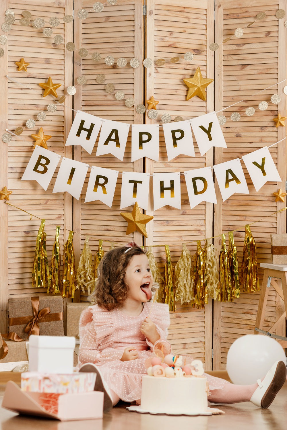 Toile de Fond "Joyeux Anniversaire" avec Volets en Bois et Étoiles RR5-42
