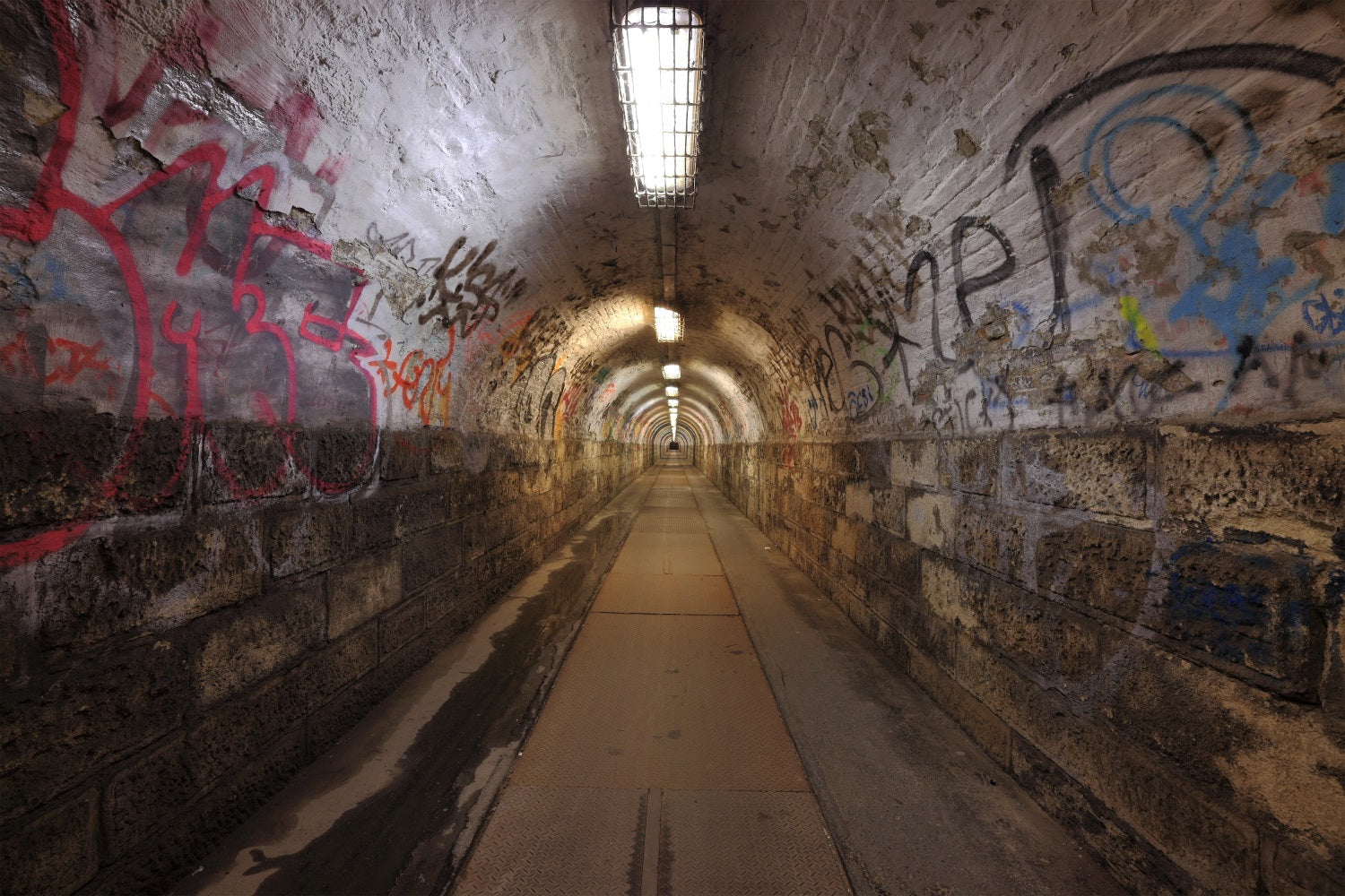 Toile de fond Architecture Tunnel Graffiti Photographie BRP12-669