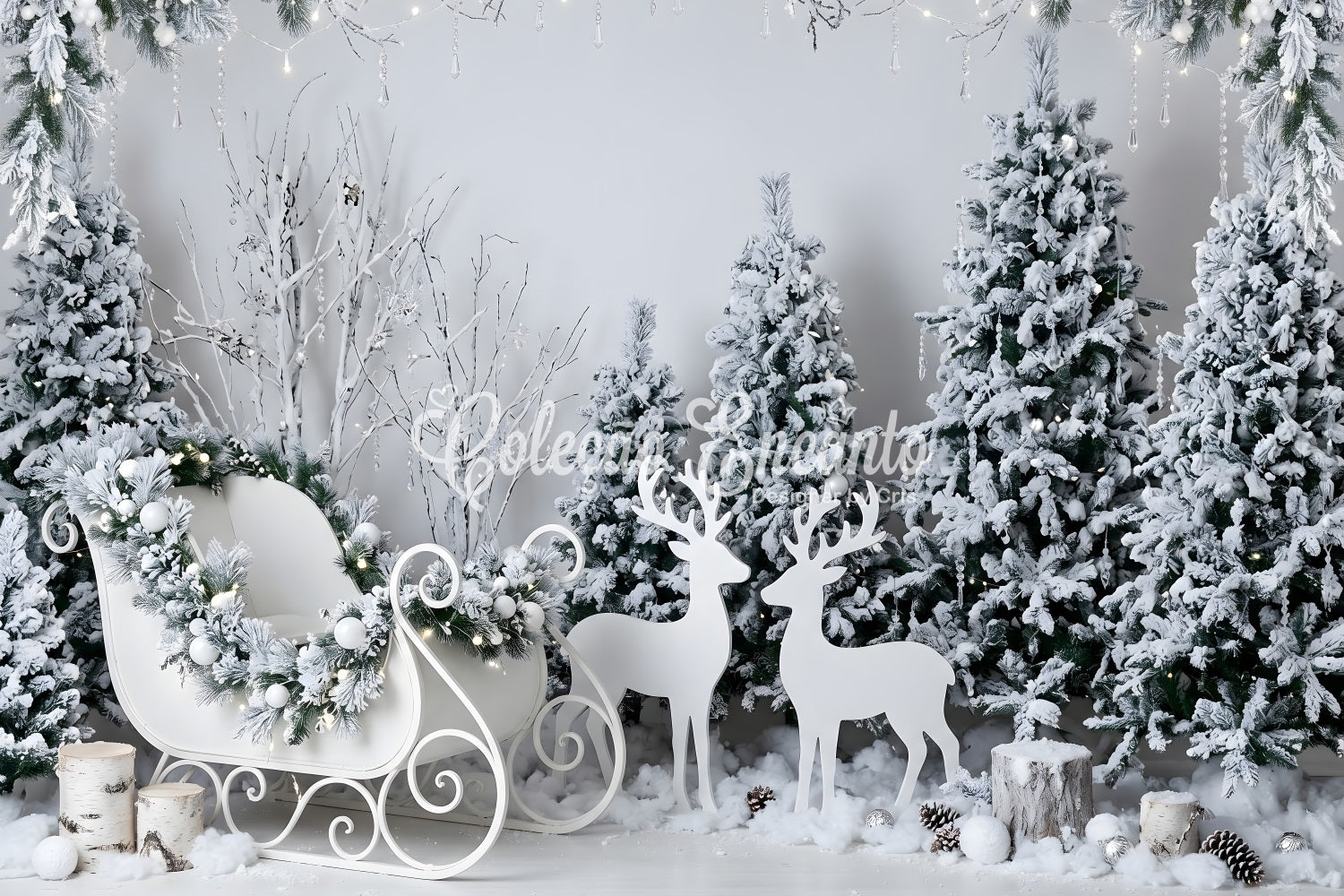 Toile de fond de Noël blanche avec traîneau givré rennes et forêt CEM65-190