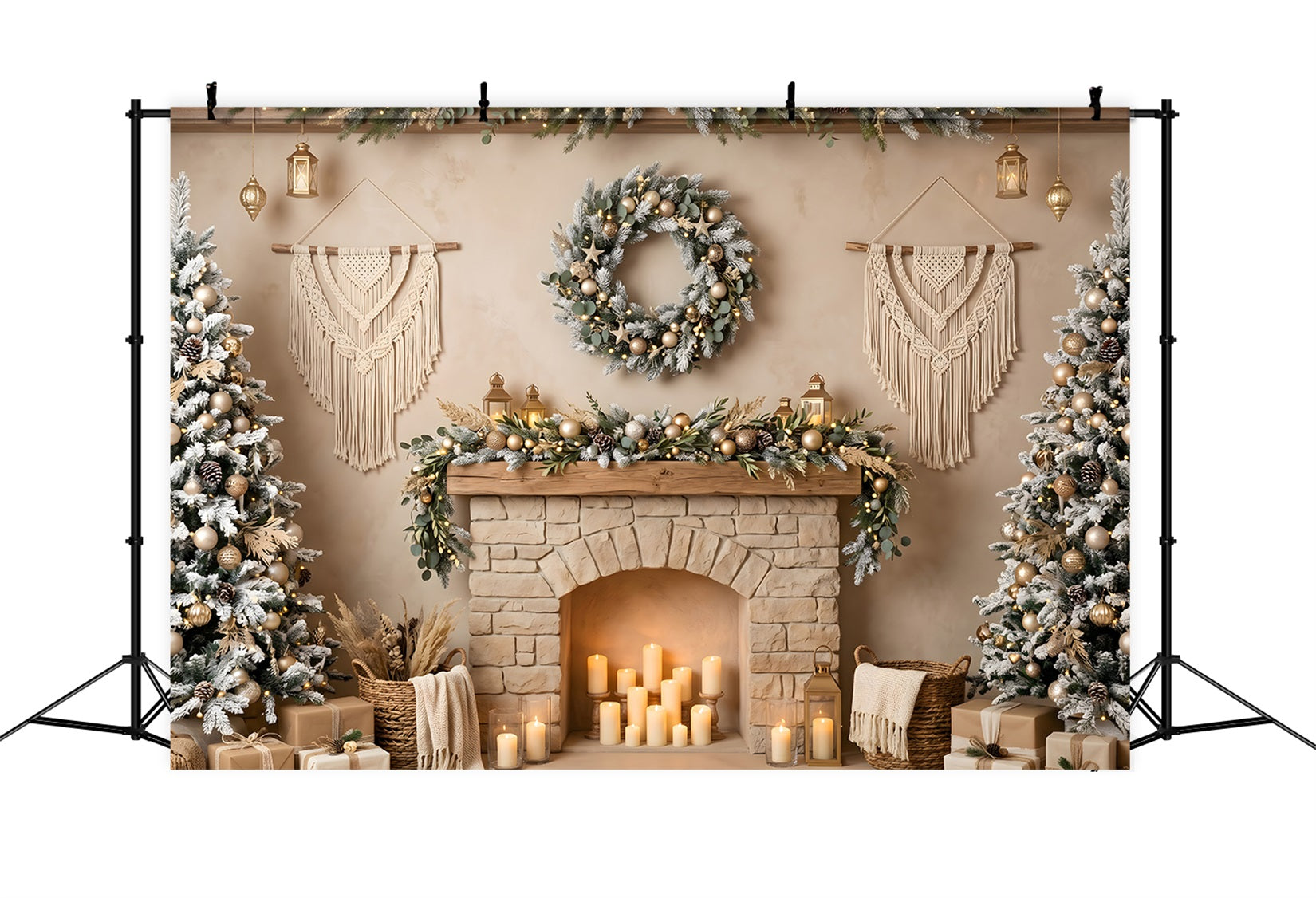 Toile de fond bohème de Noël avec macramé cheminée bougies et sapins CEM65-89