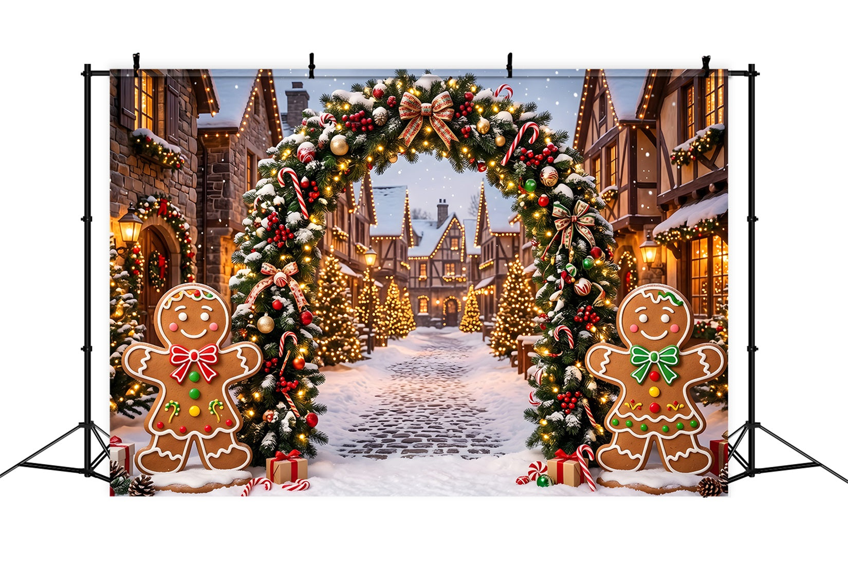 Toile de fond élégante de Noël avec village en pain d’épices enneigé et arche lumineuse CEM65-92