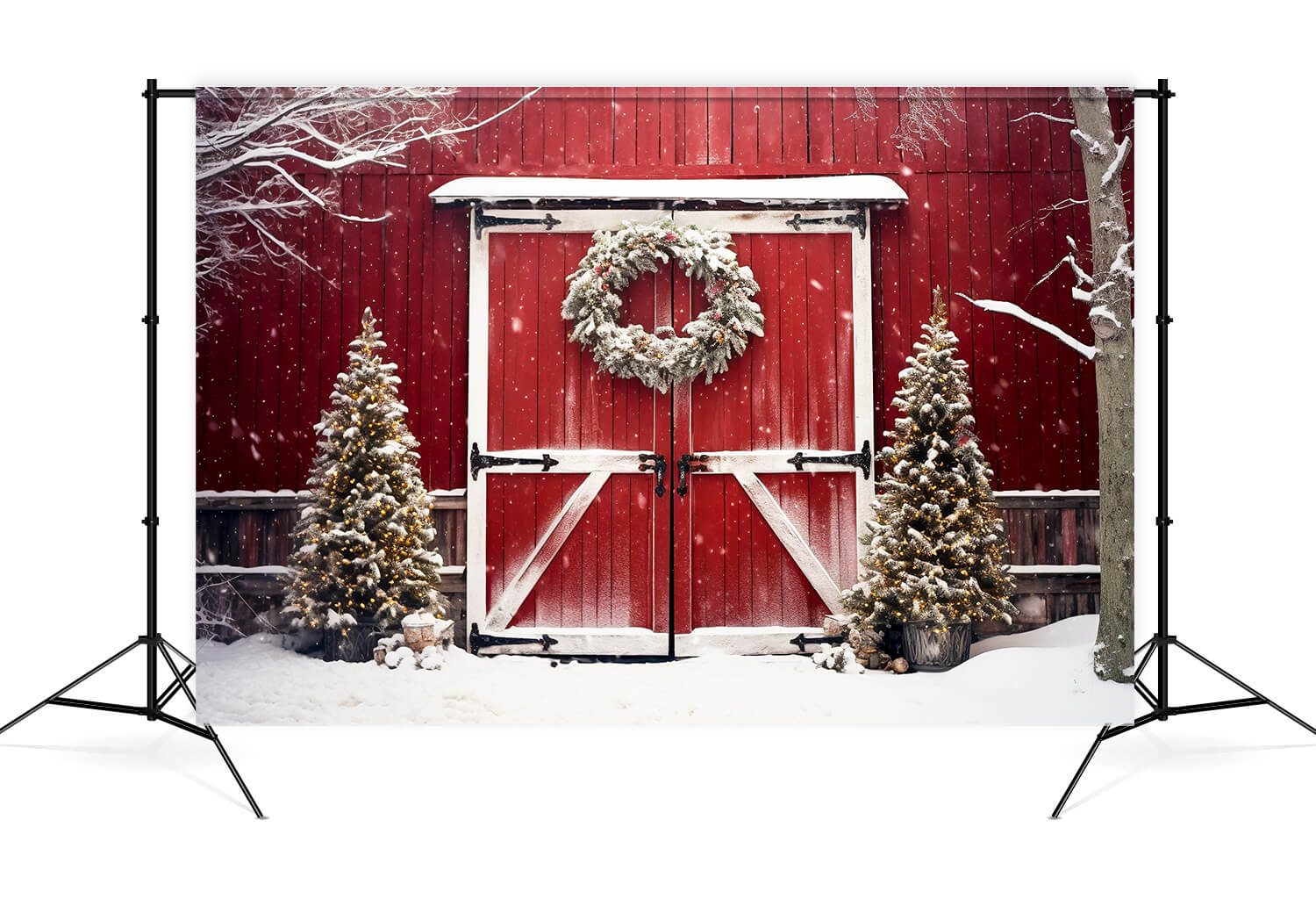 Toile de Fond Arbre de Noël Enneigé Grange Rouge  M8-64