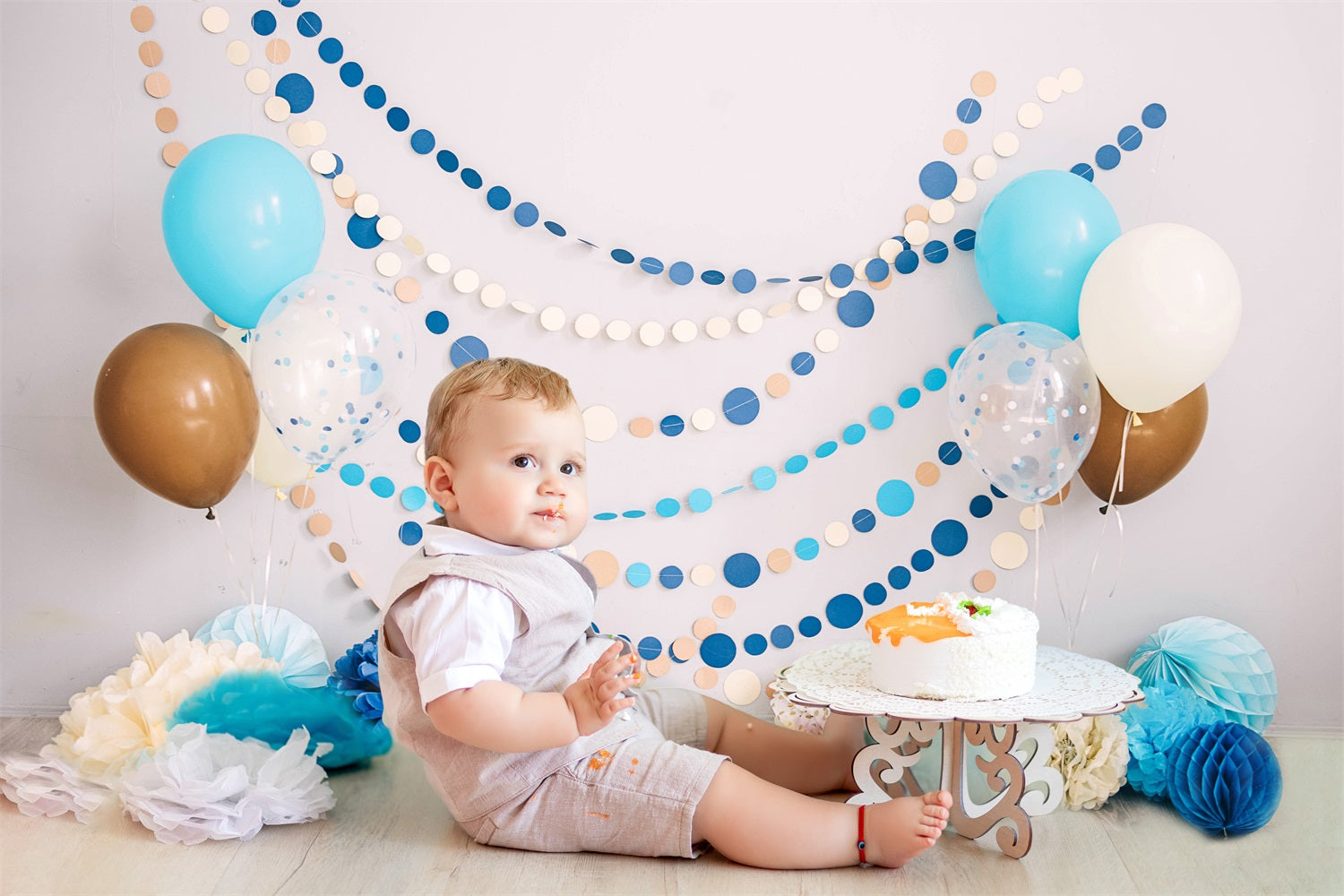 Anniversaire Beige Mur Plancher en bois Points colorés Ballon Papier Fleur Toile de fond M2-29