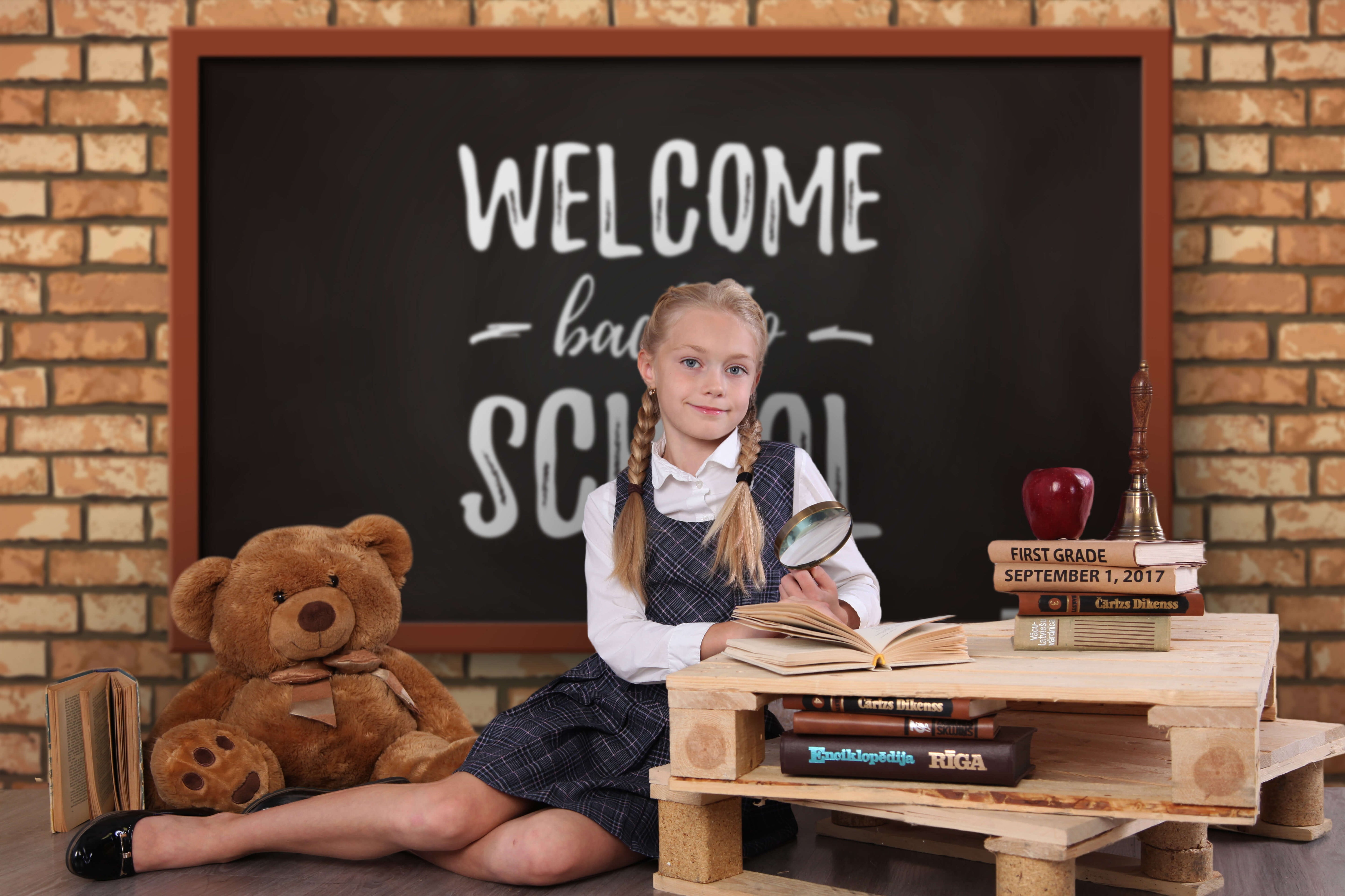 Toile de fond tableau de bienvenue retour à l'école RR6-28