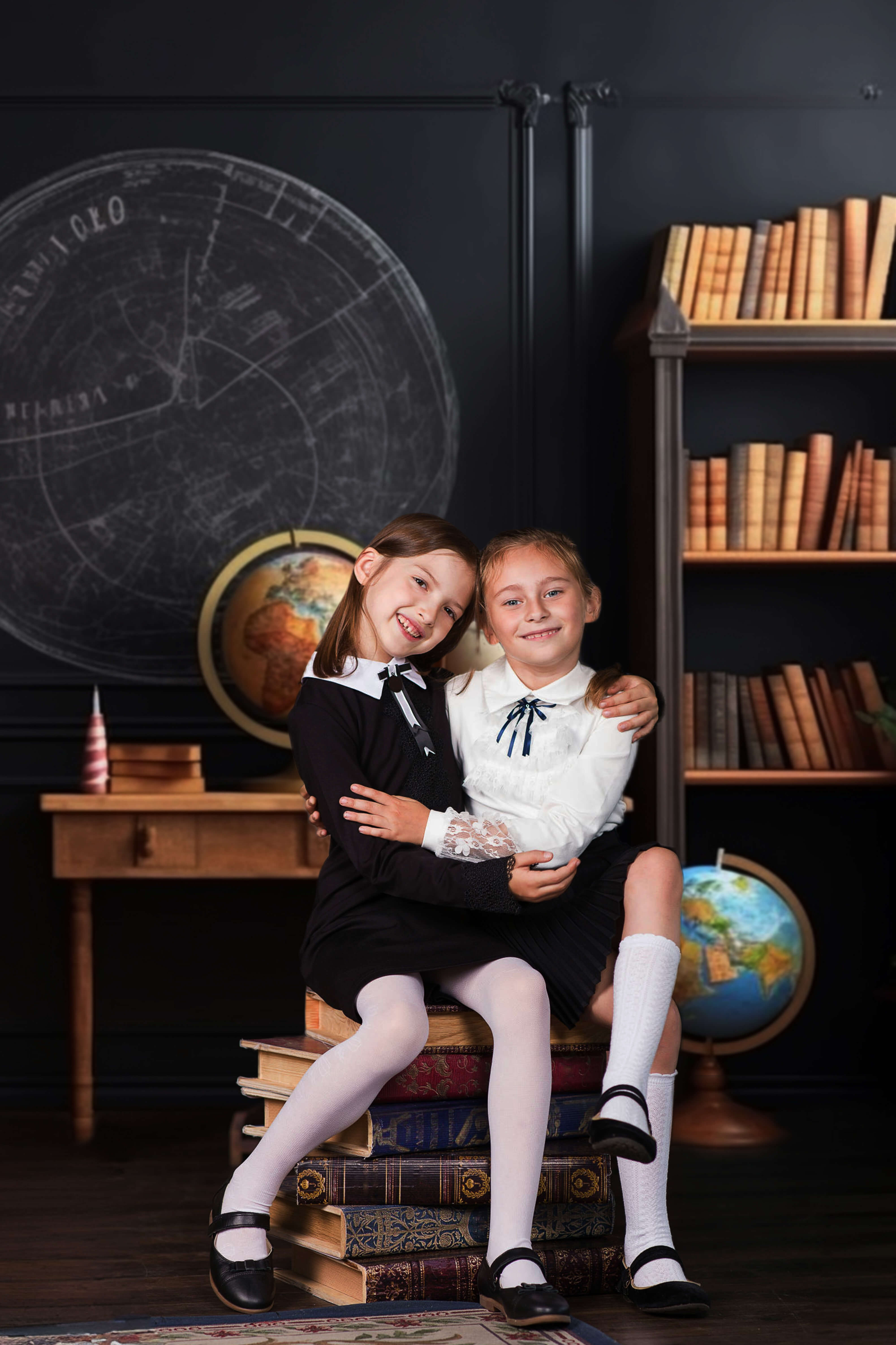 Toile de fond étagère avec globes retour à l'école classe RR6-44