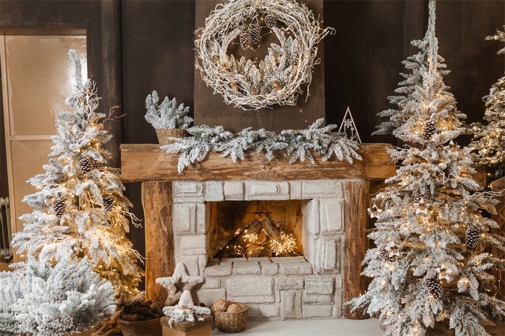 Toile de fond de Cheminée avec Couronne et Arbre de Noël Cozy RR7-827